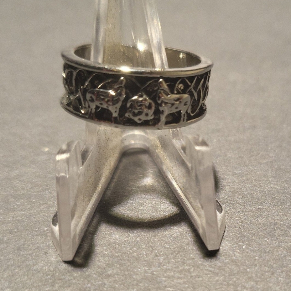 Celtic style ring...24011